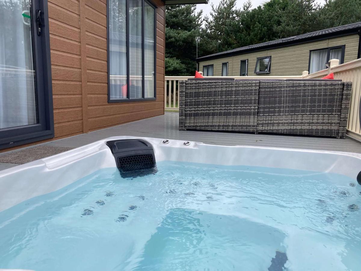 Gleneagles Lodge With Hot Tub York Kültér fotó