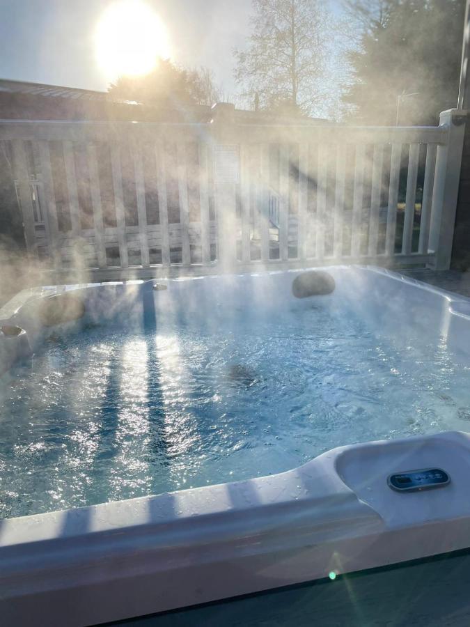 Gleneagles Lodge With Hot Tub York Kültér fotó